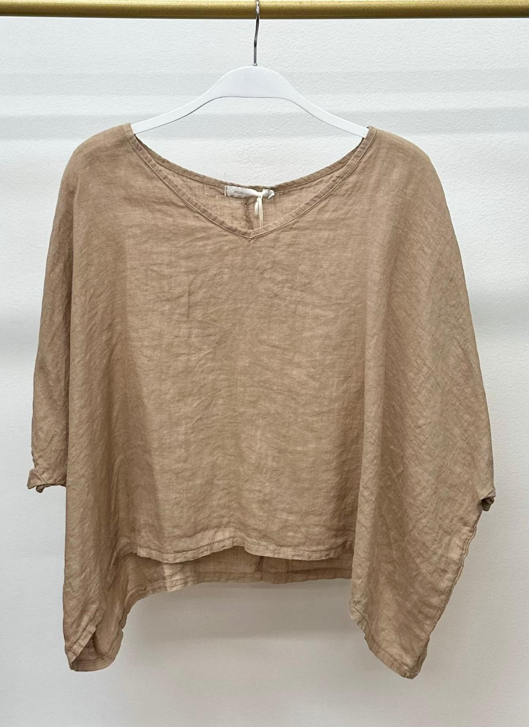Milio Milano V-Neck Linen Dolman Sleeve Crop Top Camel in Color