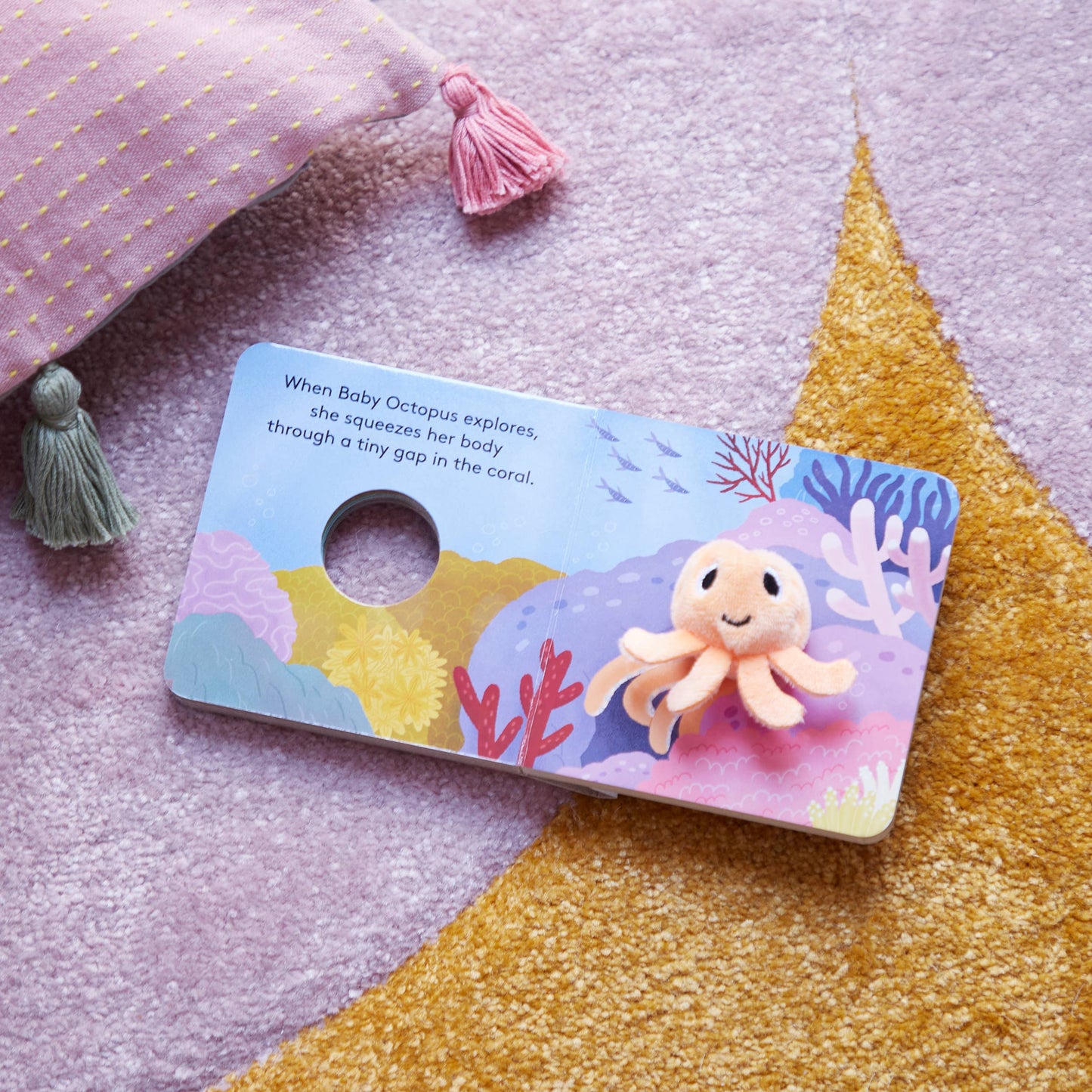 Chronicle Books - Baby Octopus: Finger Puppet Book