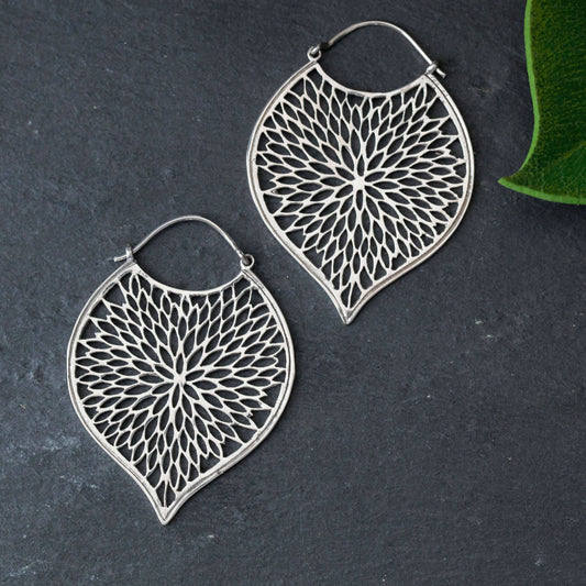 Silver petal cutout earrings - BE065-SS