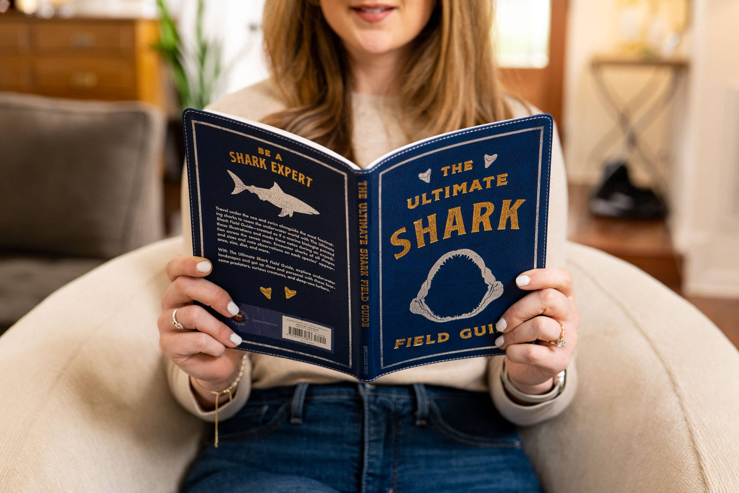 HarperCollins Focus - Ultimate Shark Field Guide Illustrated by Csotonyi