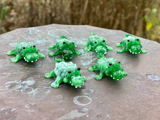 SHOPGIVECOURAGE - Glass Alligator Crocodile Sitter Miniature Collectible