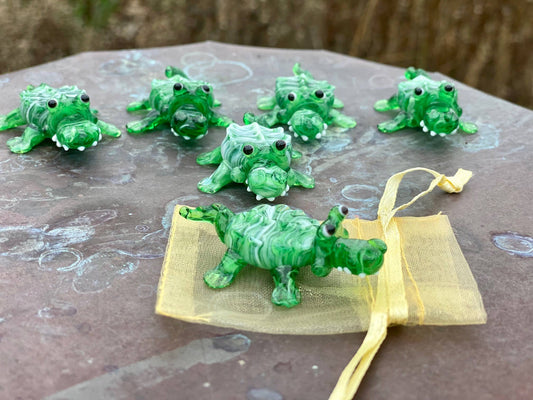 SHOPGIVECOURAGE - Glass Alligator Crocodile Sitter Miniature Collectible