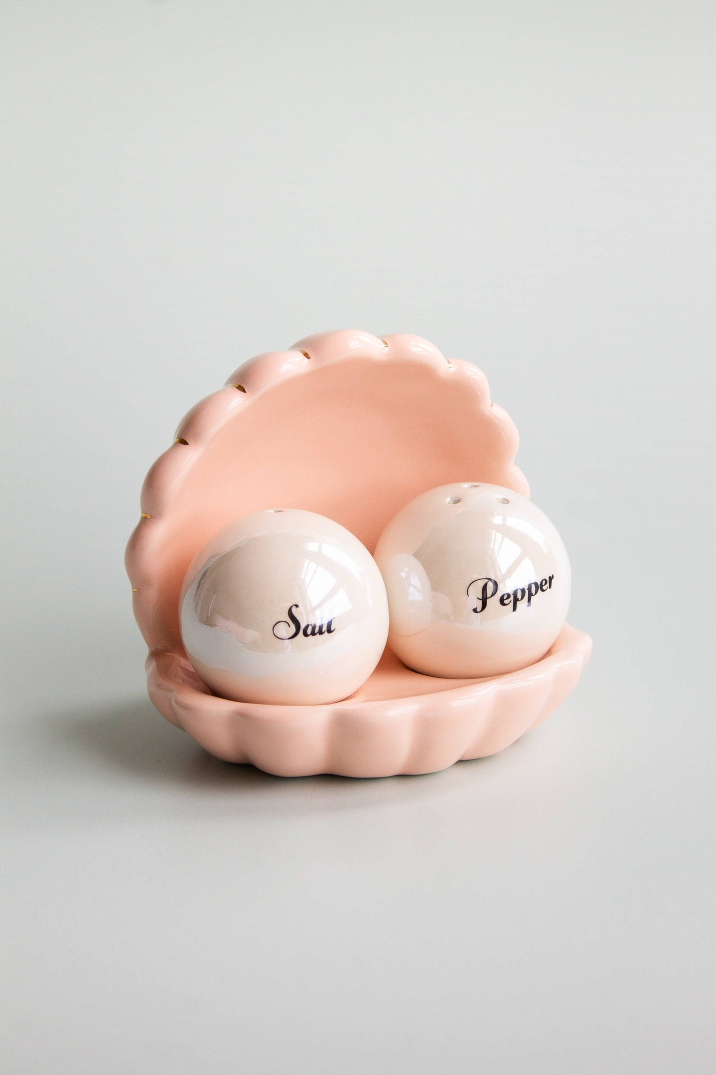 Yvonne Ellen - YVONNE ELLEN SHELL SALT & PEPPER SHAKERS