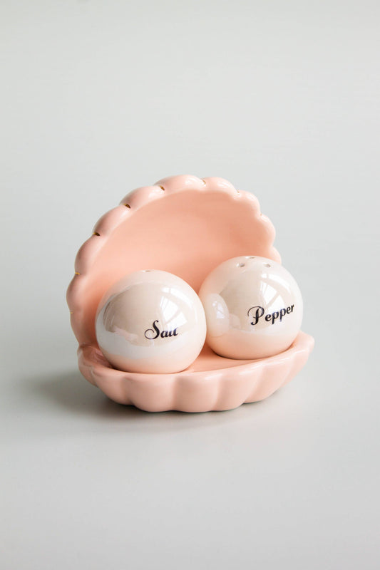Yvonne Ellen - YVONNE ELLEN SHELL SALT & PEPPER SHAKERS