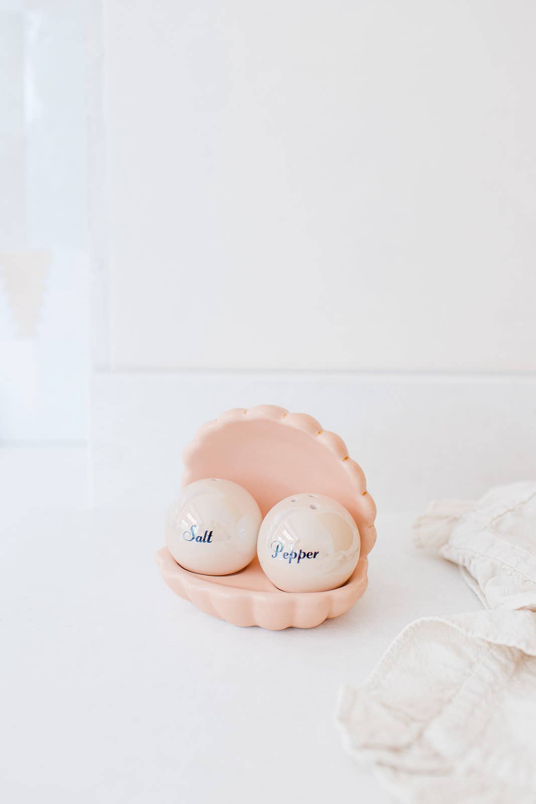 Yvonne Ellen - YVONNE ELLEN SHELL SALT & PEPPER SHAKERS
