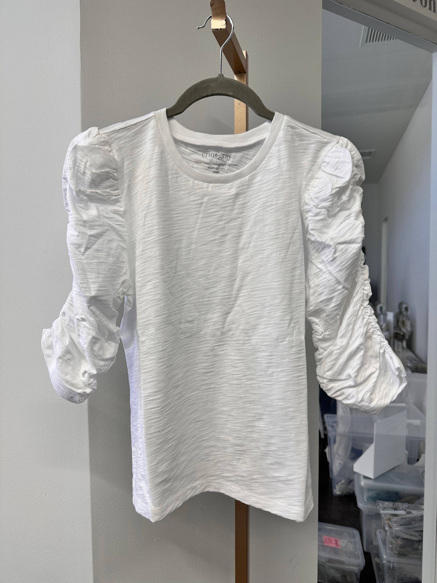 erin gray - Sophie Ruched Elbow-length Tee in White