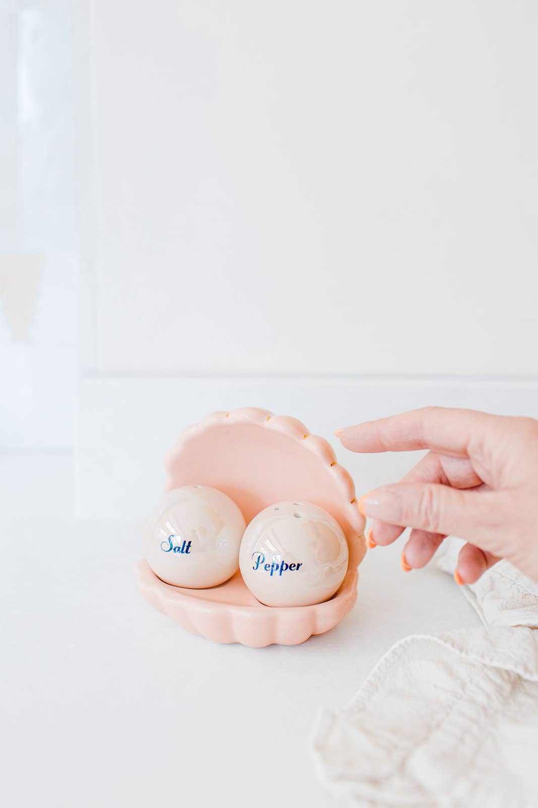 Yvonne Ellen - YVONNE ELLEN SHELL SALT & PEPPER SHAKERS