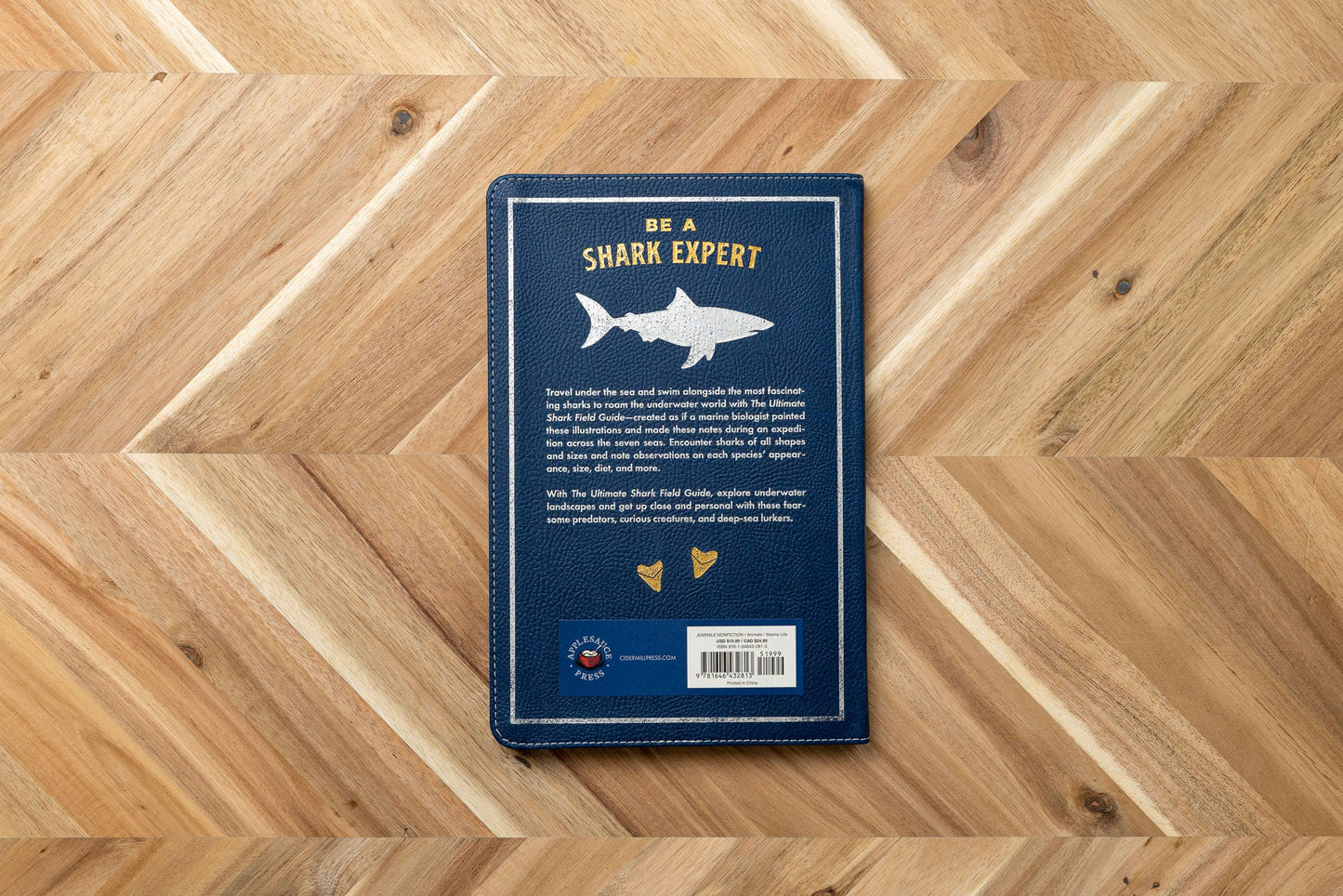 HarperCollins Focus - Ultimate Shark Field Guide Illustrated by Csotonyi