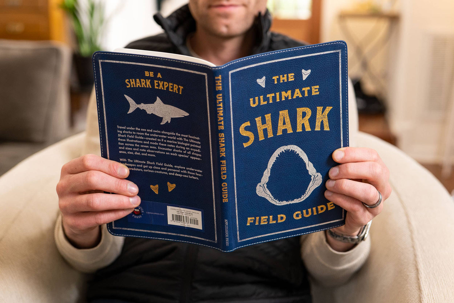 HarperCollins Focus - Ultimate Shark Field Guide Illustrated by Csotonyi